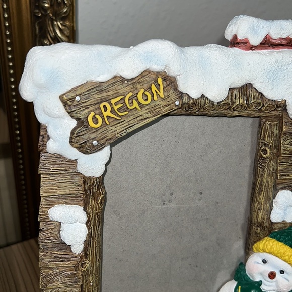 Adorable U of O Snowman Picture Frame 4x6” Photos Team Spirit Oregon Cabin - Picture 3 of 7